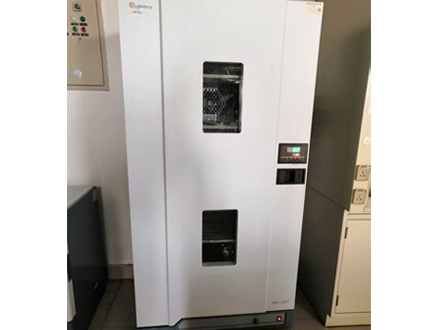 立式鼓風干燥箱風格時尚，節(jié)約實驗室橫向空